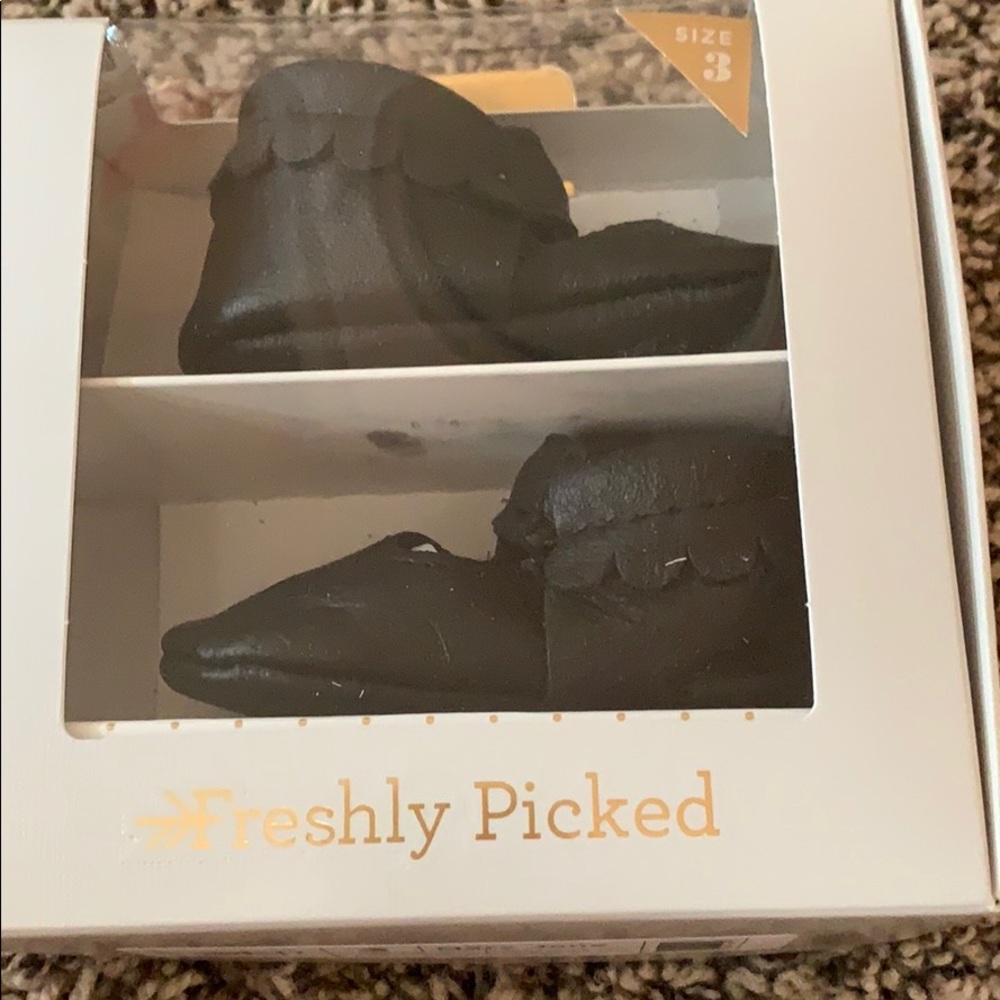 Freshly picked size 3 soft sole Mary Jane moc